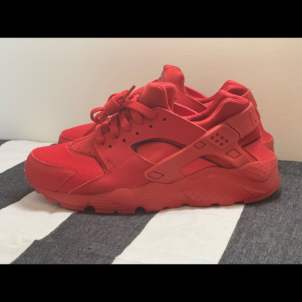 Nike huarache triple red